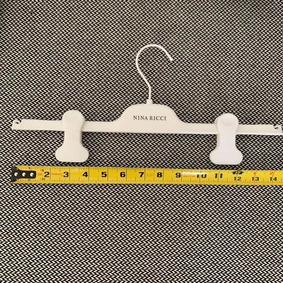 EIGHT Nina Ricci hangers - Picture 4 of 4
